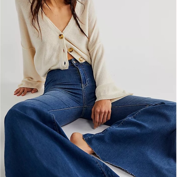 NEW! Free People just float on flare jeans